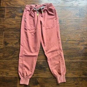 FIGS Women’s Mari Skinny Jogger Scrub Pants in Mauve Size SP